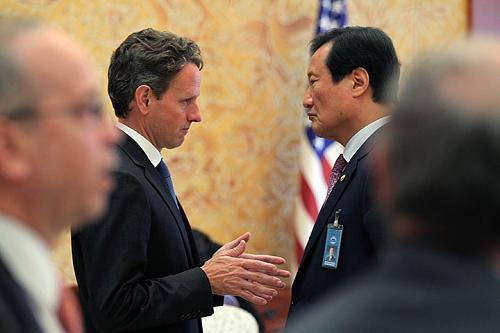     

:	Timothy-Geithner-talks-wi-017.jpg
:	124
:	62.3 
:	251966
