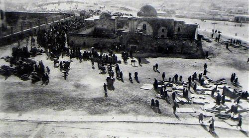 Straw carpet sellers.jpg‏