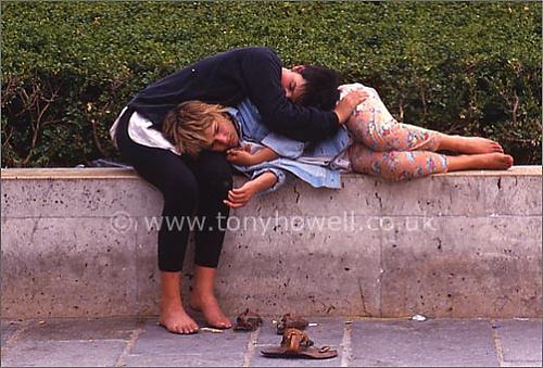 girls,sleeping,paris.jpg‏