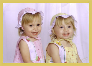 twin-girls-in-hats.jpg‏