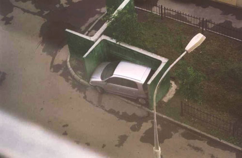 funny_pictures_Close_parking_job.jpg‏