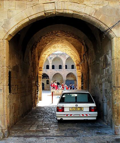 old_gate_and_car.jpg‏